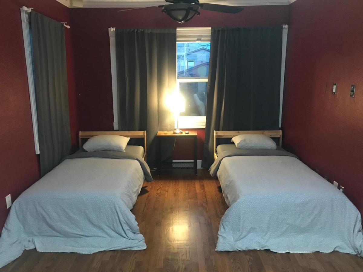 Private Room In West Highlands House Денвер Экстерьер фото